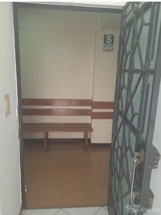 VENDO BONITA OFICINA EN AV. GARZON DE JESUS MARIA DE 18m2 DESOCUPADO CON VISTA INTERIOR A LA IGLESIA SAN JOSE - 4