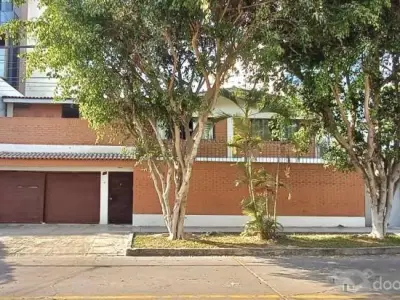 CASA EN VENTA - Chacarilla del Estanque, San Borja
