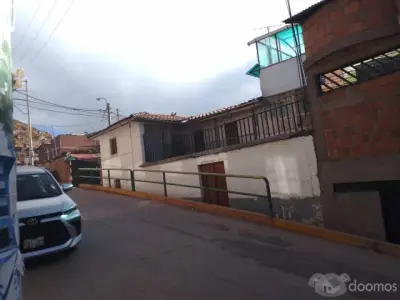 Linda casa remodelada cerca al aeropuerto en Cusco