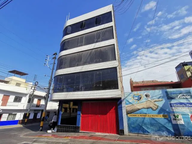 REMATO POR VIAJE LOCAL COMERCIAL EN ESQUINA 1ER PISO ILO - 3