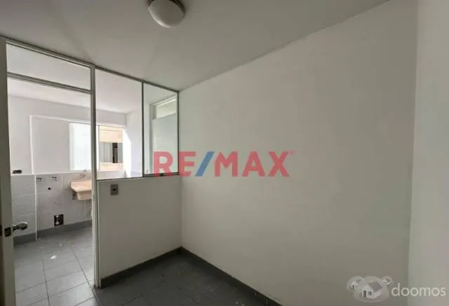 VENTA DEL DEPARTAMENTO EN SAN ISIDRO AV. GUARDIA CIVIL EN QUINTO PISO, CON VISTA Y SALIDA AL PARQUE — foto 2
