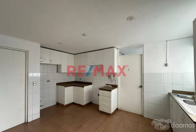 VENTA DEL DEPARTAMENTO EN SAN ISIDRO AV. GUARDIA CIVIL EN QUINTO PISO, CON VISTA Y SALIDA AL PARQUE — foto 7