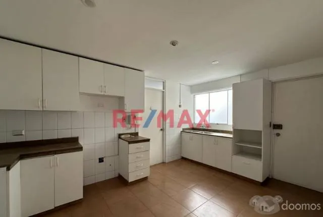 VENTA DEL DEPARTAMENTO EN SAN ISIDRO AV. GUARDIA CIVIL EN QUINTO PISO, CON VISTA Y SALIDA AL PARQUE — foto 8