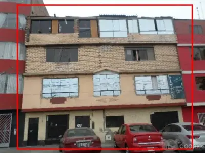 Se remata casa con ocupante precario