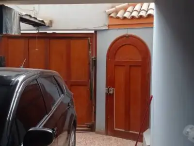 Casa de tres pisos
