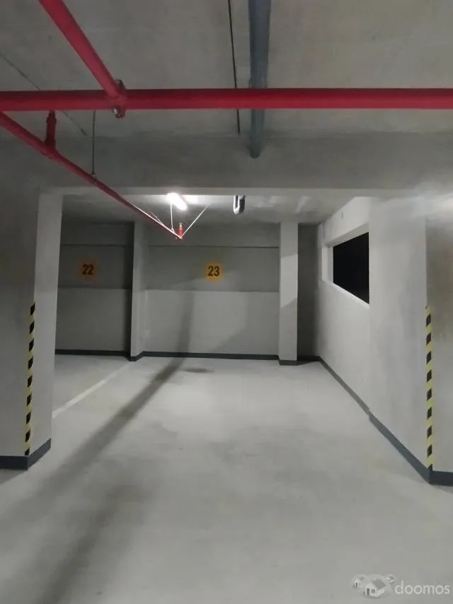 Estacionamiento amplio en Lince - 1