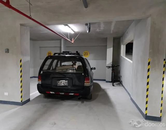 Estacionamiento amplio en Lince - 2