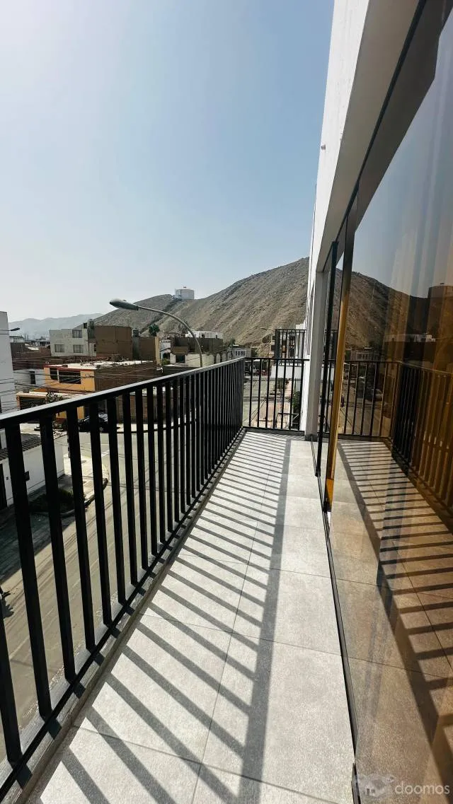 Hermosa Casa Blanca En Venta En Esquina La Molina — foto 6