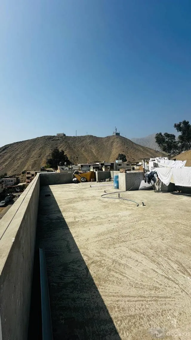 Hermosa Casa Blanca En Venta En Esquina La Molina — foto 7