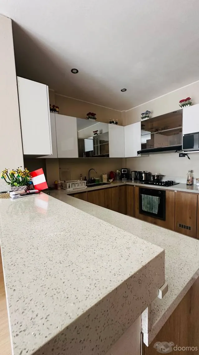 Hermosa Casa Blanca En Venta En Esquina La Molina — foto 8