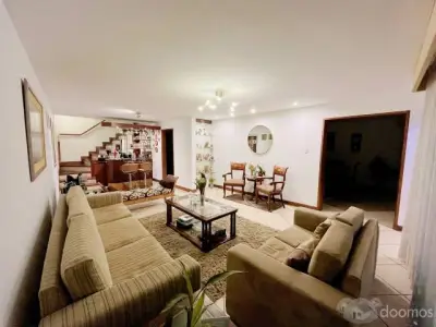 VENDO CASA EN URBANIZACIÓN CENTRO COMERCIAL MONTERRICO