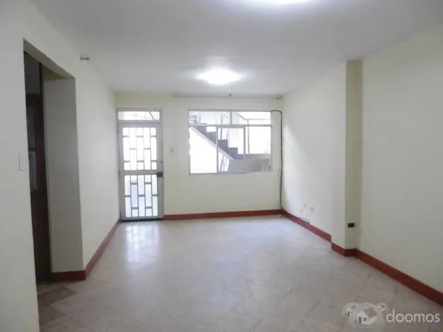 Casa amplia de 2 pisos con azotea habilitada para un tercer nivel, a pocos metros del Centro Cívico. Pisos Independientes, con cisterna y tanque elevado que permite continuidad de agua las 24 horas. - 3