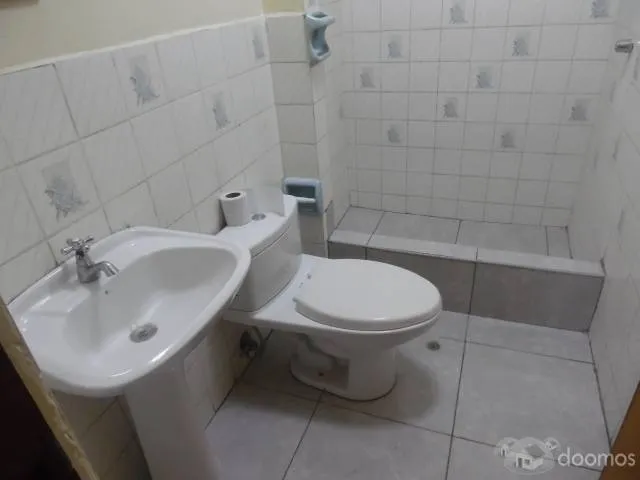 Casa amplia de 2 pisos con azotea habilitada para un tercer nivel, a pocos metros del Centro Cívico. Pisos Independientes, con cisterna y tanque elevado que permite continuidad de agua las 24 horas. - 4
