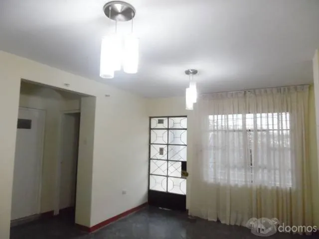 Casa amplia de 2 pisos con azotea habilitada para un tercer nivel, a pocos metros del Centro Cívico. Pisos Independientes, con cisterna y tanque elevado que permite continuidad de agua las 24 horas. - 7
