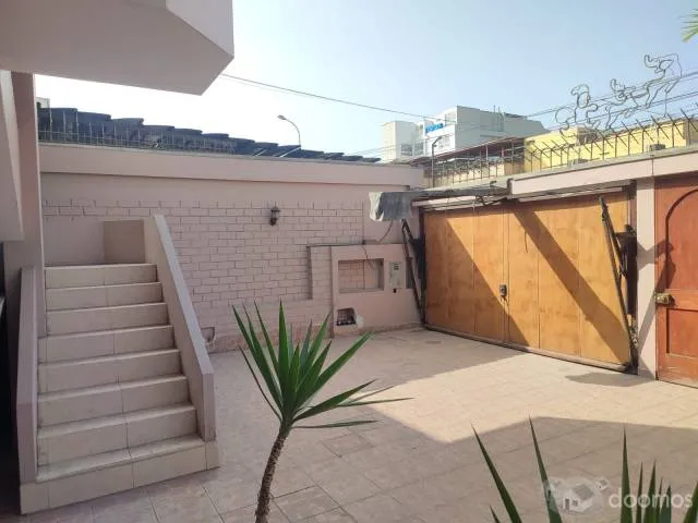 ALQUILER DE HABITACIÓN Y ESTACIONAMIENTO CERCA A LA UNIVERSIDAD DE LIMA Y JOCKEY PLAZA — foto 4