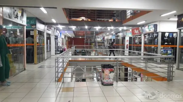 TRUJILLO, OCASIÓN VENDO STAND  CENTRO COMERCIAL BOULEVARD