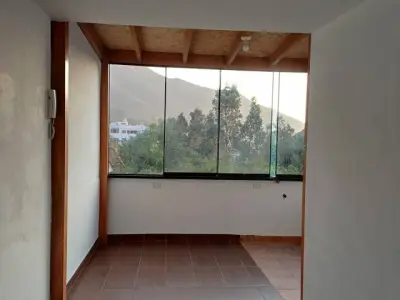 Alquilo Dpto 2 Dorm. en Urb. La Capilla La Molina. 4to piso, 1 baño, patio, lavandería, frente a parque. Zona tranquila.