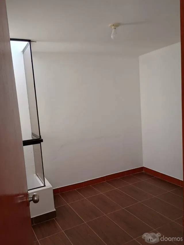 Alquilo Dpto 2 Dorm. en Urb. La Capilla La Molina. 4to piso, 1 baño, patio, lavandería, frente a parque. Zona tranquila. — foto 4
