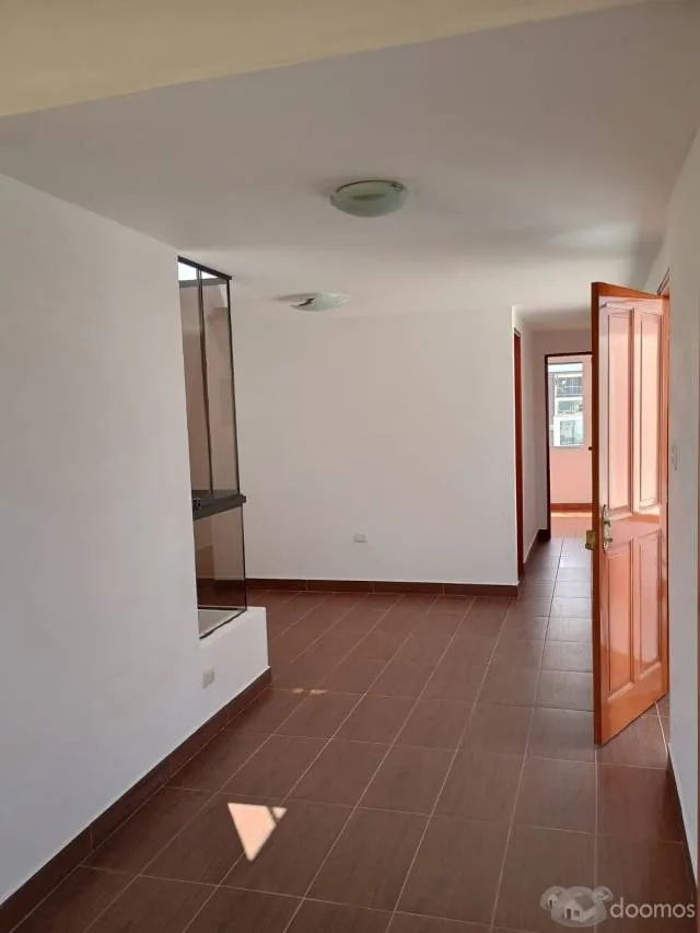 Alquilo Dpto 2 Dorm. en Urb. La Capilla La Molina. 4to piso, 1 baño, patio, lavandería, frente a parque. Zona tranquila. — foto 6