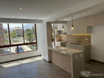 Cerro Colorado, Departamento En Estreno, Piso 3, Frente A Parque, Con Ascensor, Precio Insuperable!!