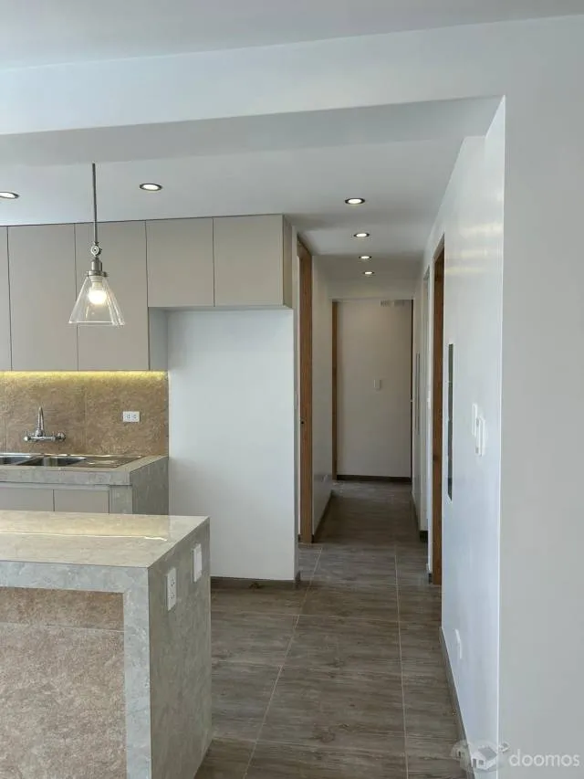 Cerro Colorado, Departamento En Estreno, Piso 3, Frente A Parque, Con Ascensor, Precio Insuperable!! — foto 2