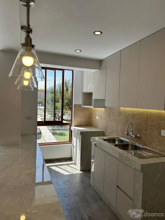 Cerro Colorado, Departamento En Estreno, Piso 3, Frente A Parque, Con Ascensor, Precio Insuperable!! — foto 8