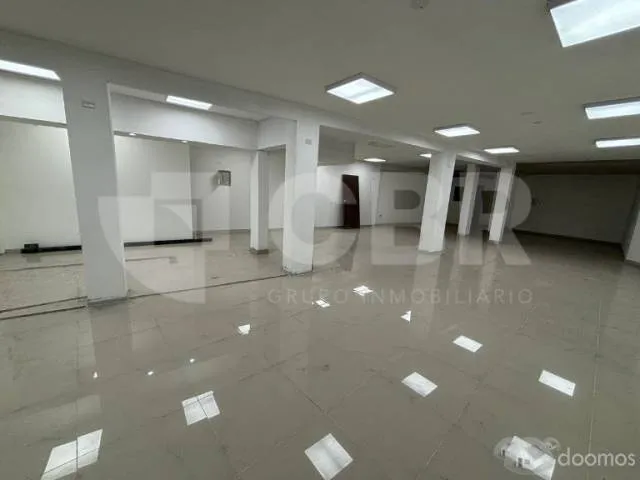 ALQUILER LOCAL COMERCIAL EN SAN JUAN DE MIRAFLORES - 1