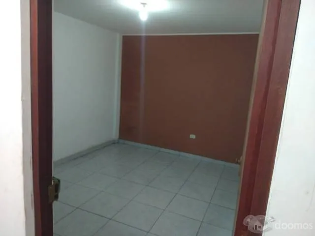 venta de casa de 120 mts-3 pisos ,con agua desague y luz propía-collique-9 dormitorios — foto 2