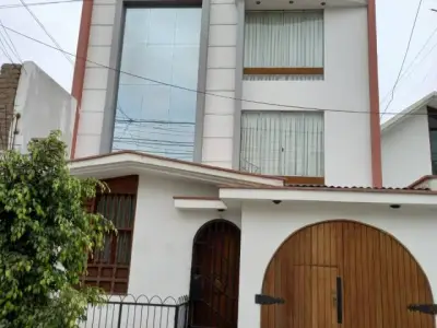 Casa para vivienda, bien ubicada, cerca a Centros Comerciales