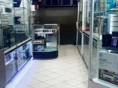 VENDO LOCAL COMERCIAL, COMPUPLAZA.