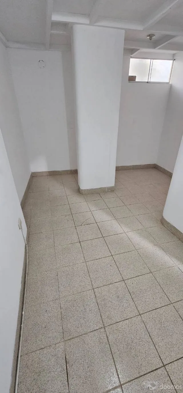 Oportunidad única: Venta de depósito en Miraflores - 1