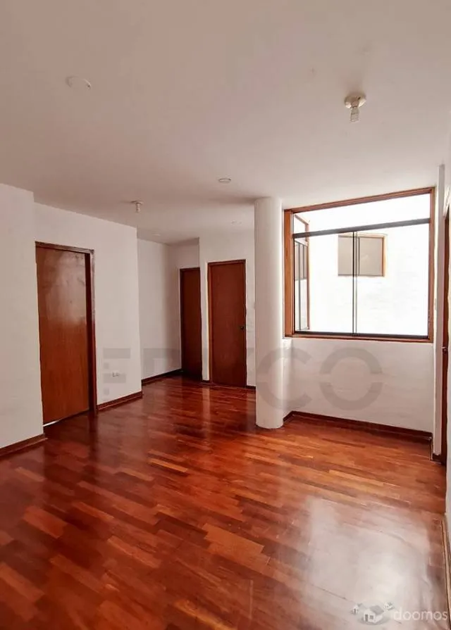VENTA DE CASA DE TRES PISOS UBICACION PERFECTA EN AVENIDA URB EL GOLF -TRUJILLO - 5