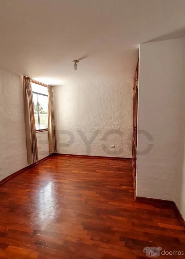 VENTA DE CASA DE TRES PISOS UBICACION PERFECTA EN AVENIDA URB EL GOLF -TRUJILLO - 6