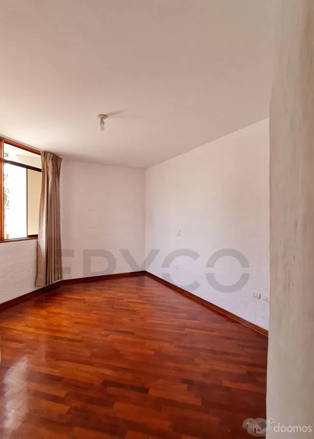 VENTA DE CASA DE TRES PISOS UBICACION PERFECTA EN AVENIDA URB EL GOLF -TRUJILLO - 7