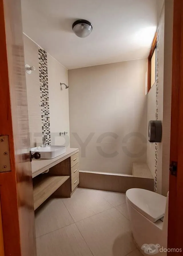 VENTA DE CASA DE TRES PISOS UBICACION PERFECTA EN AVENIDA URB EL GOLF -TRUJILLO - 8