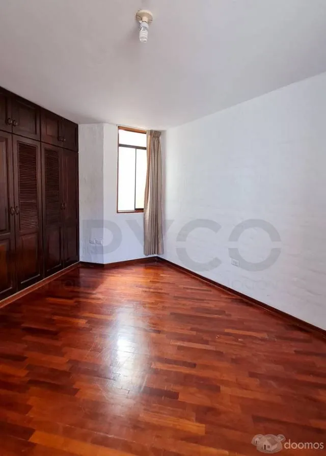 VENTA DE CASA DE TRES PISOS UBICACION PERFECTA EN AVENIDA URB EL GOLF -TRUJILLO - 9
