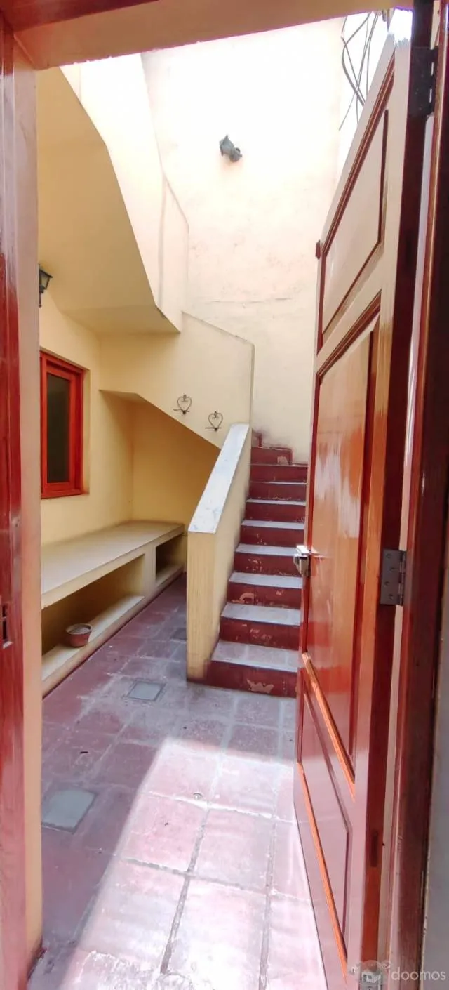 CASA MIRAFLORES PARA CLINICA, ESTUDIO JURIDICO , OFICINA , EMBAJADA, MARKET Y OTROS — foto 8