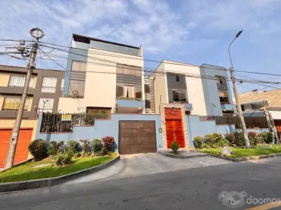 Venta de Departamento en 1er Piso, con Espacio Terraza, y Estacionamiento