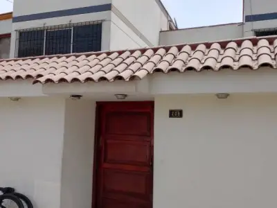ALQUILER DE CASA DE 3 PISOS - URB NEPTUNO-SURCO - USD 2,000