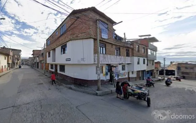 VENDO CASA DE 3 PISOS EN CAJAMARCA UBICADA A 5 MINUTOS DE LA PLAZA DE ARMAS DE CAJAMARCA $ 160,000 / 200 METROS - 1