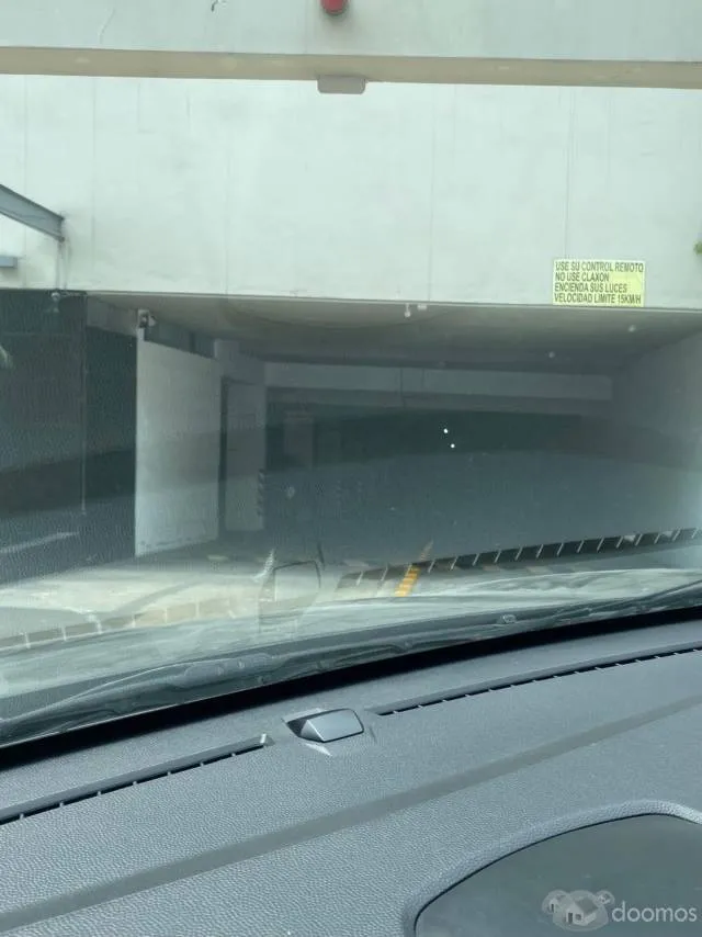 Venta  Estacionamiento  en excelente zona comercial - 2