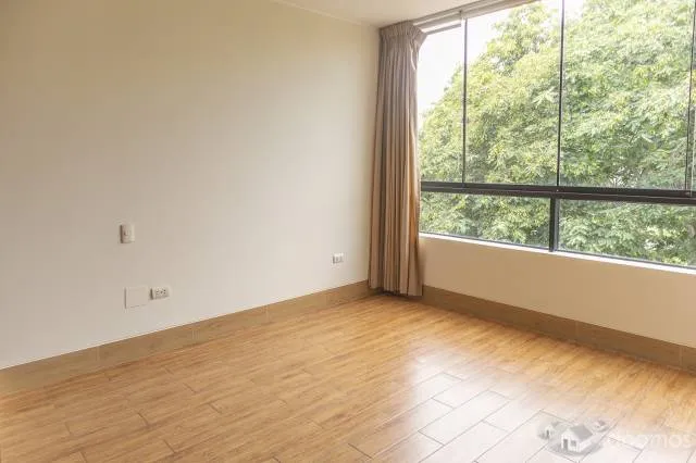 Alquiler de Departamento Exclusivo en Surco - Vista a Parque y Amplios Espacios — foto 2