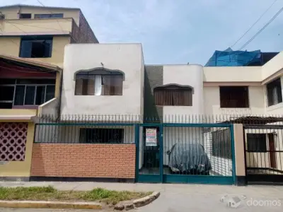 VENTA DE CASA EN LOS OLIVOS CON DOBLE SALIDA - PARQUE Y CALLE