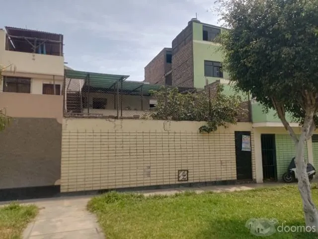 VENTA DE CASA EN LOS OLIVOS CON DOBLE SALIDA - PARQUE Y CALLE - 3