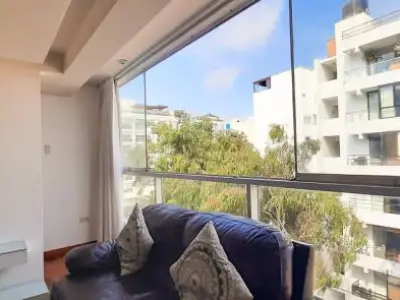 En Venta Amplio Departamento semi nuevo a tres cuadras del malecón de Miraflores