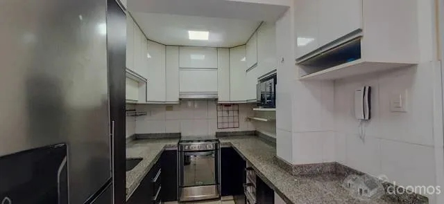 En Venta Amplio Departamento semi nuevo a tres cuadras del malecón de Miraflores — foto 4