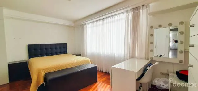 En Venta Amplio Departamento semi nuevo a tres cuadras del malecón de Miraflores — foto 5