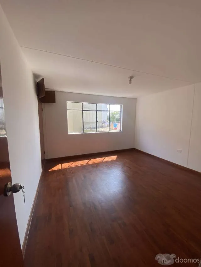 SE VENDE CASA DE 3 PISOS EN CONDOMINIO CERRADO EN CHORRILLOS (AV. TERÁN) — foto 2