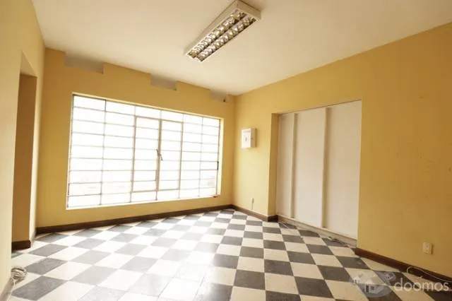 CASA DE 2 PISOS EN MIRAFLORES PARA RENOVAR O EDIFICAR EXCELENTE PARA RESTAURANTE — foto 8