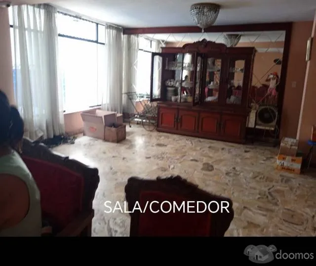 VENDO CASA CON SOTANO Y PISCINA - 1